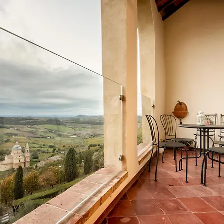Il Vescovo, Incredible Attic In Center Of Montepulciano, Luxe Apartment Montepulciano